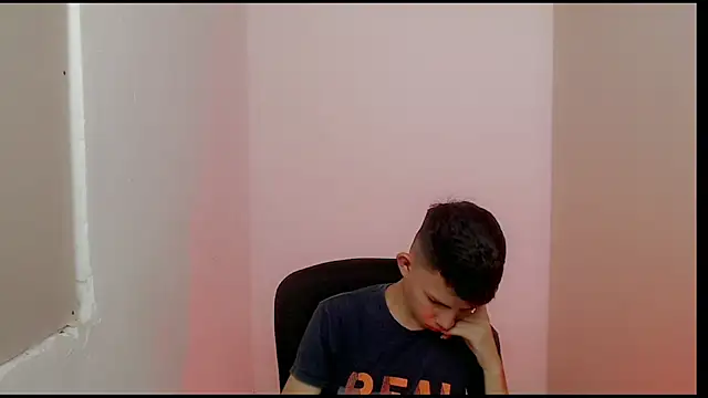 Snapshot of Alexxx_lov chatting on February 2025 12:26:02 PM Alexxx lov online show from February 2025 12:26:02 PM