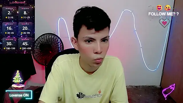 Snapshot of Alexxx_lov chatting on December 2025 02:01:02 PM Alexxx lov online show from December 2025 02:01:02 PM