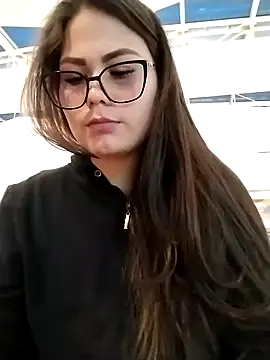 Snapshot of Vale_Saenzz chatting on February 2025 11:22:02 PM Vale Saenzz online show from February 2025 11:22:02 PM