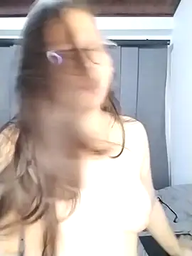 Snapshot of Vale_Saenzz chatting on February 2025 11:09:02 PM Vale Saenzz online show from February 2025 11:09:02 PM