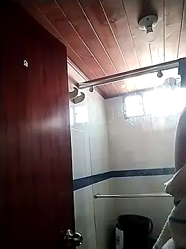 Snapshot of Vale_Saenzz chatting on February 2025 09:22:01 PM Vale Saenzz online show from February 2025 09:22:01 PM