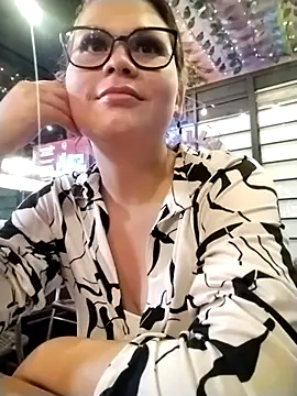 Snapshot of Vale_Saenzz chatting on March 2025 02:26:01 AM Vale Saenzz online show from March 2025 02:26:01 AM