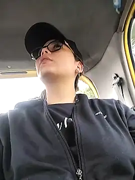 Snapshot of Vale_Saenzz chatting on March 2025 03:37:02 PM Vale Saenzz online show from March 2025 03:37:02 PM