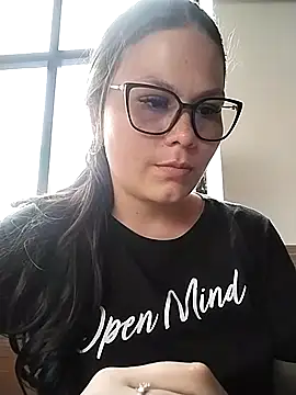 Snapshot of Vale_Saenzz chatting on March 2025 07:02:01 PM Vale Saenzz online show from March 2025 07:02:01 PM