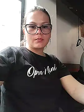 Snapshot of Vale_Saenzz chatting on March 2025 01:21:01 AM Vale Saenzz online show from March 2025 01:21:01 AM