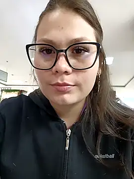 Snapshot of Vale_Saenzz chatting on March 2025 05:43:02 PM Vale Saenzz online show from March 2025 05:43:02 PM