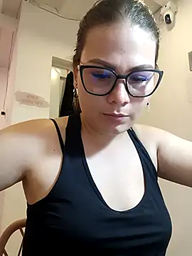 Snapshot of Vale_Saenzz chatting on March 2025 08:42:02 PM Vale Saenzz online show from March 2025 08:42:02 PM