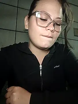 Snapshot of Vale_Saenzz chatting on September 2025 11:26:01 PM Vale Saenzz online show from September 2025 11:26:01 PM