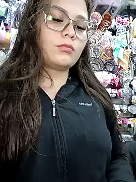 Snapshot of Vale_Saenzz chatting on September 2025 11:38:01 PM Vale Saenzz online show from September 2025 11:38:01 PM