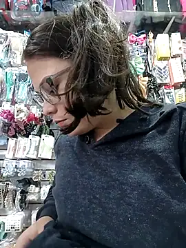 Snapshot of Vale_Saenzz chatting on September 2025 07:26:01 PM Vale Saenzz online show from September 2025 07:26:01 PM