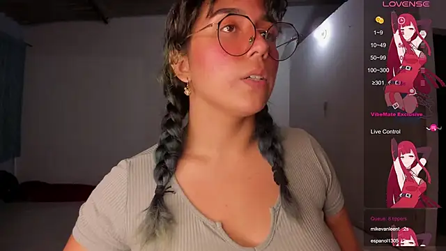 Snapshot of Ludovica6669 chatting on February 2025 11:59:01 PM Ludovica6669 online show from February 2025 11:59:01 PM