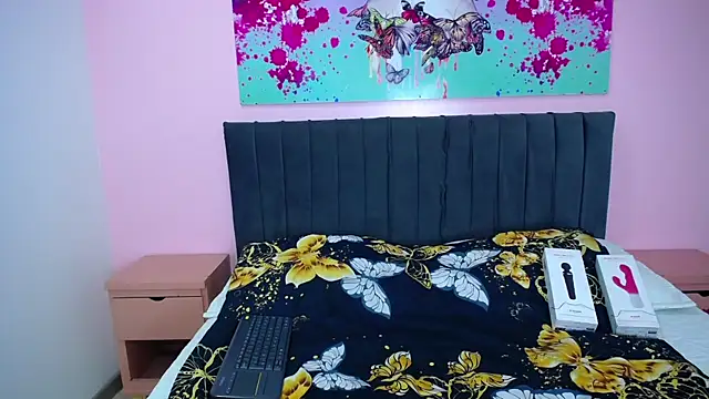 Snapshot of CamiilaReyes chatting on September 2025 01:14:02 PM CamiilaReyes online show from September 2025 01:14:02 PM