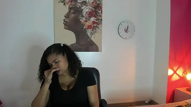 Snapshot of CamiilaReyes chatting on November 2025 01:11:01 PM CamiilaReyes online show from November 2025 01:11:01 PM