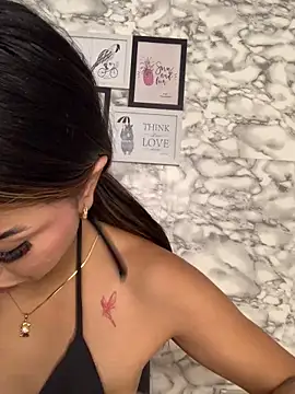 Miss karol online show from April 2026 05:32:02 PM