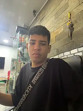 Snapshot of Santiago-Thompson chatting on November 2025 01:43:01 PM Santiago-Thompson online show from November 2025 01:43:01 PM