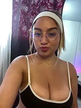 Iam Cassi online show from February 2025 09:09:01 PM