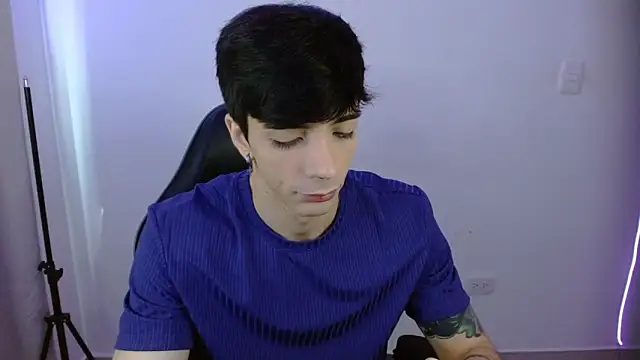 H3ll B0I online show from February 2026 03:40:01 PM