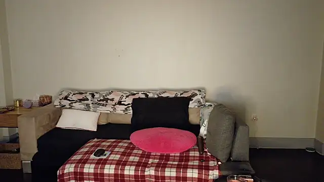 FreckleFaceBeauty online show from March 2026 02:26:01 AM