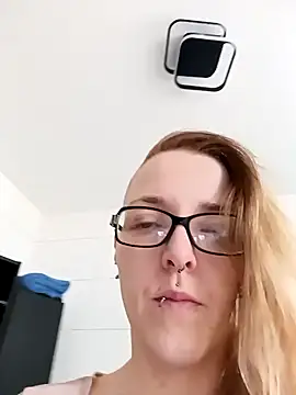 Snapshot of Astrid-Gilbert chatting on February 2025 12:44:01 PM Astrid-Gilbert online show from February 2025 12:44:01 PM