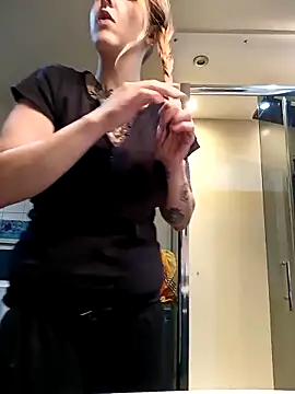 Snapshot of Astrid-Gilbert chatting on February 2025 07:50:01 AM Astrid-Gilbert online show from February 2025 07:50:01 AM