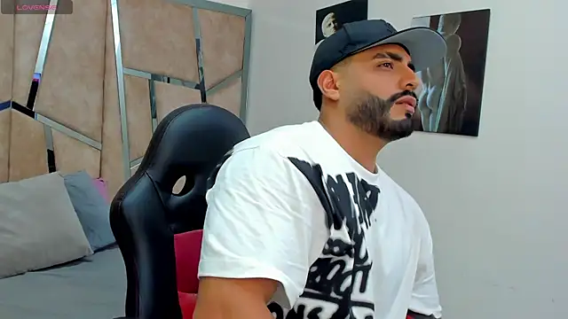 Snapshot of LeandroRusso chatting on January 2025 07:32:02 PM LeandroRusso online show from January 2025 07:32:02 PM