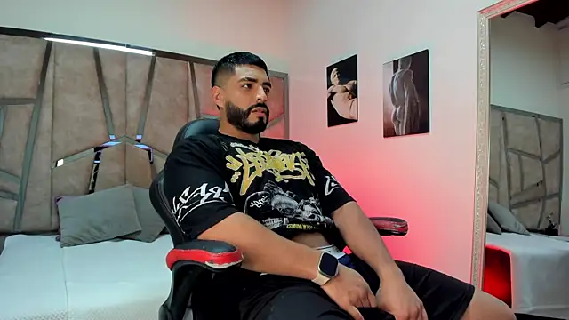 Snapshot of LeandroRusso chatting on February 2025 09:06:02 PM LeandroRusso online show from February 2025 09:06:02 PM