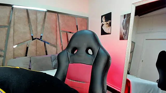 Snapshot of LeandroRusso chatting on February 2025 08:31:01 PM LeandroRusso online show from February 2025 08:31:01 PM