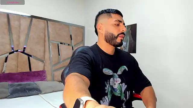 Snapshot of LeandroRusso chatting on February 2025 08:03:01 PM LeandroRusso online show from February 2025 08:03:01 PM