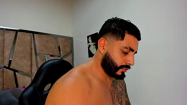 Snapshot of LeandroRusso chatting on March 2025 12:53:01 AM LeandroRusso online show from March 2025 12:53:01 AM