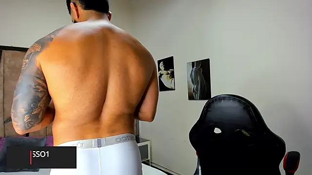 Snapshot of LeandroRusso chatting on March 2025 04:05:01 AM LeandroRusso online show from March 2025 04:05:01 AM