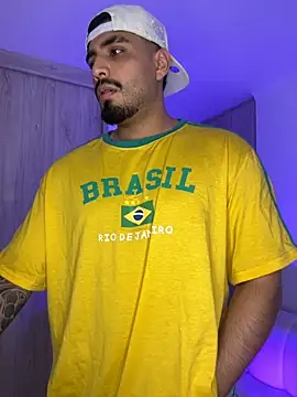 Snapshot of LeandroRusso chatting on September 2025 02:44:01 AM LeandroRusso online show from September 2025 02:44:01 AM