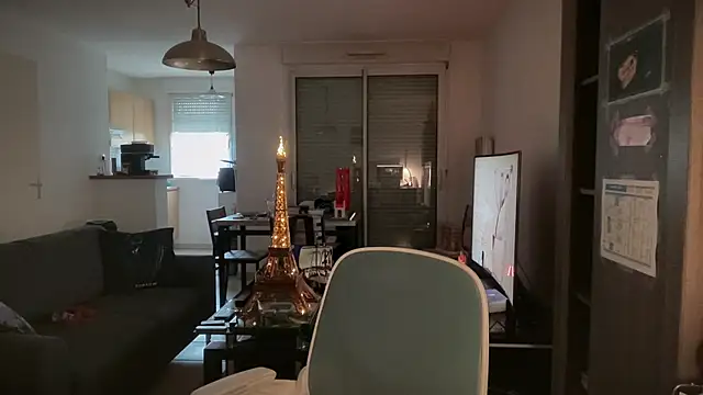 Funnyjul31 online show from April 2026 06:10:01 PM