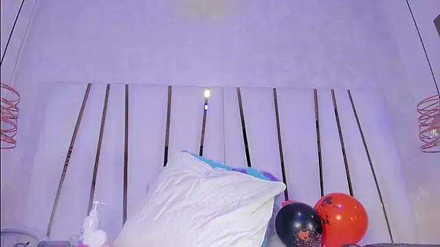 violet gray  online show from October 2025 12:34:02 PM