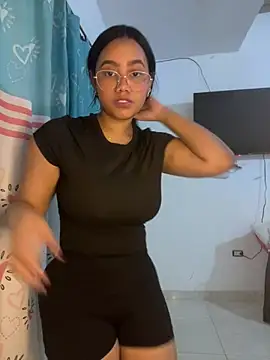 my cam online show from January 2026 02:05:01 AM