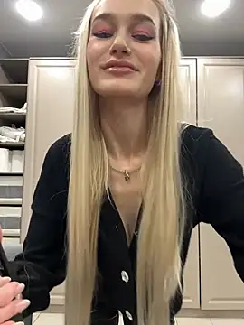 Snapshot of KristinaDane chatting on February 2025 03:43:01 AM KristinaDane online show from February 2025 03:43:01 AM