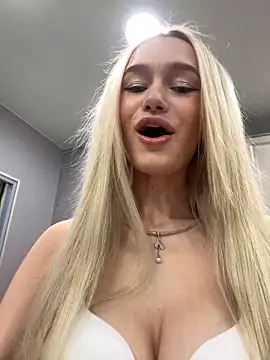 Snapshot of KristinaDane chatting on February 2025 03:35:02 AM KristinaDane online show from February 2025 03:35:02 AM