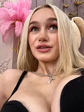 Snapshot of KristinaDane chatting on February 2025 03:18:02 AM KristinaDane online show from February 2025 03:18:02 AM