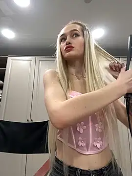 Snapshot of KristinaDane chatting on February 2025 03:33:01 AM KristinaDane online show from February 2025 03:33:01 AM