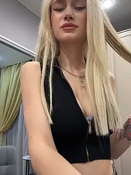 Snapshot of KristinaDane chatting on March 2025 03:30:01 AM KristinaDane online show from March 2025 03:30:01 AM