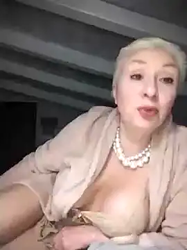 Snapshot of divinaerotica chatting on February 2025 06:09:02 PM divinaerotica online show from February 2025 06:09:02 PM