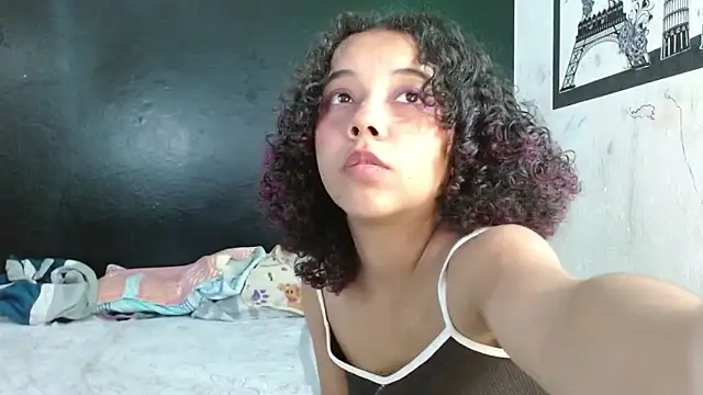 Lola-Pretty online show from October 2025 06:05:02 PM