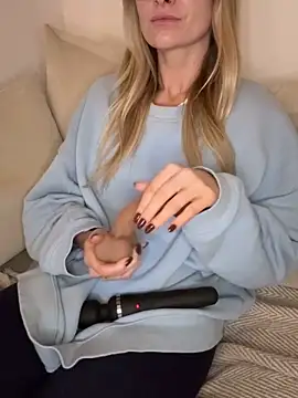 Phoebe Lily online show from November 2025 09:53:01 PM