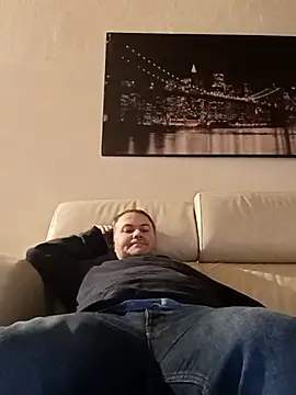 Snapshot of Pourleplasirs chatting on February 2025 01:47:02 AM Pourleplasirs online show from February 2025 01:47:02 AM