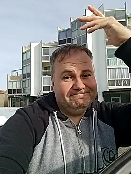 Snapshot of Pourleplasirs chatting on November 2025 01:00:02 PM Pourleplasirs online show from November 2025 01:00:02 PM