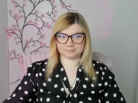 Snapshot of Lola_moree chatting on May 2026 11:39:02 AM Lola moree online show from May 2026 11:39:02 AM