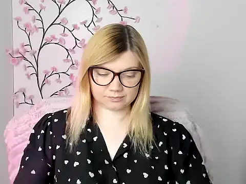 Snapshot of Lola_moree chatting on May 2026 11:49:01 AM Lola moree online show from May 2026 11:49:01 AM