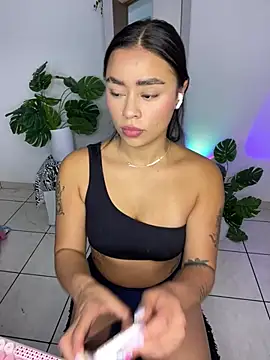 Snapshot of meli_ortiz_ chatting on April 2026 02:21:01 PM meli ortiz online show from April 2026 02:21:01 PM