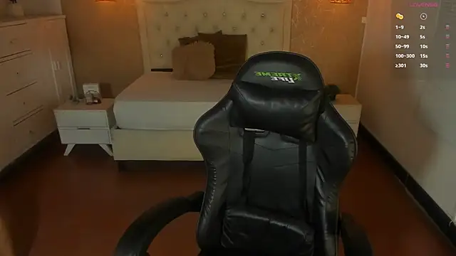 Hadley  online show from November 2025 03:29:02 AM