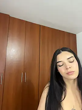 eileensophi online show from February 2026 03:40:01 AM