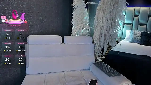 AliDiaz  online show from November 2025 07:35:02 PM